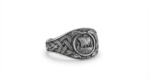 Explorez la collection unique de bagues vikings en argent